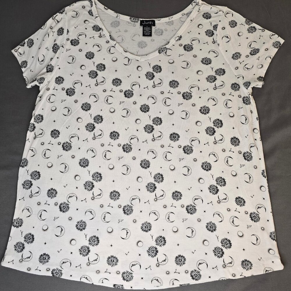 Celestial Design Tshirt Black & White J for Justify size Large Relaxed Fit